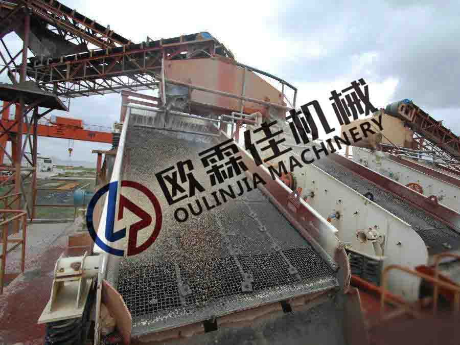 YK1842圓振動篩砂石篩分使用現(xiàn)場